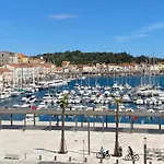 Castellane : T2 Spacieux - Vue - Wifi * Port Vendres
