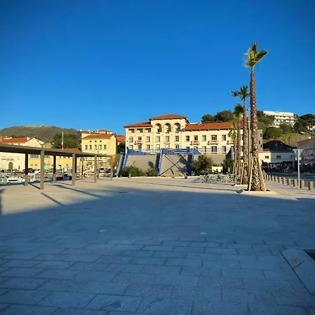 Castellane : T2 Spacieux - Vue Port - Wifi Apartment